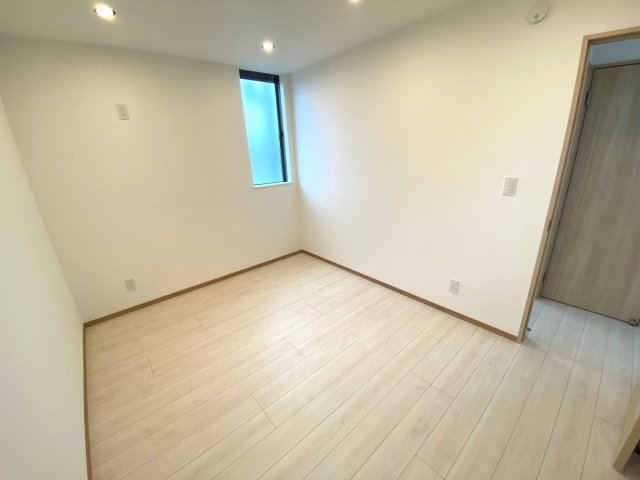 見附市葛巻2丁目戸建の洋室