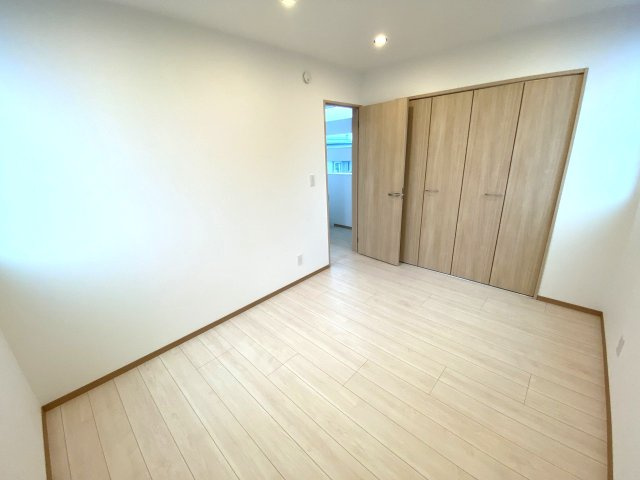 見附市葛巻2丁目戸建の洋室