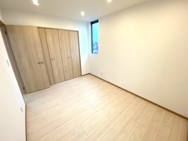 見附市葛巻2丁目戸建の洋室