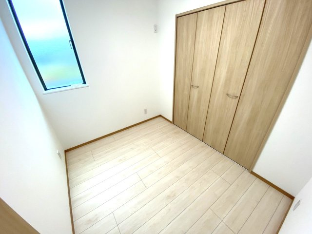 見附市葛巻2丁目戸建の洋室