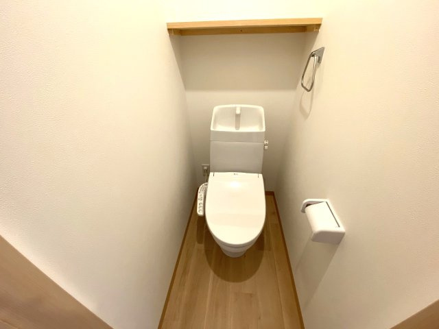 見附市葛巻2丁目戸建のトイレ