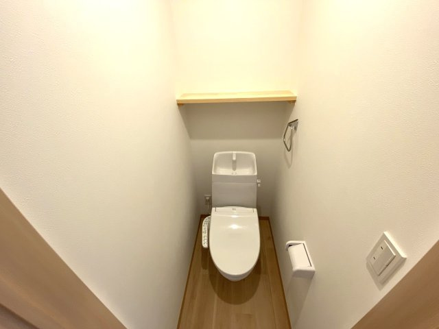 見附市葛巻2丁目戸建のトイレ