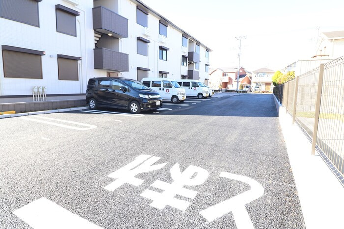 グリシーナの駐車場