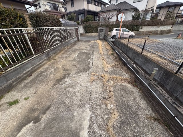 【駐車場】 | かすみがうら市下稲吉　広々とした庭付き3LK