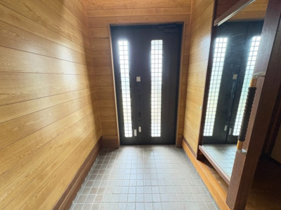 【玄関】 | かすみがうら市下稲吉　広々とした庭付き3LK
