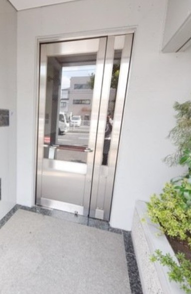 葛飾区東金町７丁目の賃貸マンションのエントランス