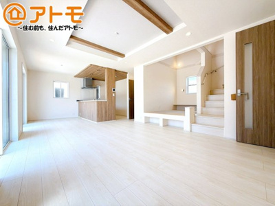 【居間・リビング】 | 沼津市東沢田　新築一戸建て　3号棟 | 家族団らんのイメージは、リビングを思い浮かべませんか？リビングこそ広々とした空間が良いですね♪