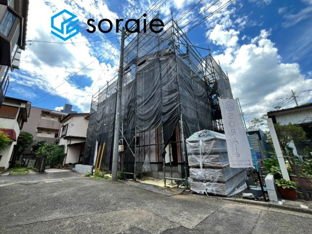 飯能市仲町　新築戸建ての前面道路含む現地写真|8/18撮影