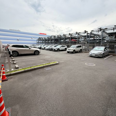 ☆選べる家具プレゼント☆ポレスター松山フォレストシティの駐車場