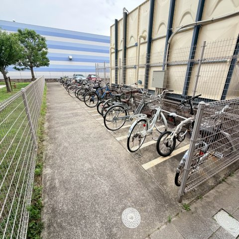 ☆選べる家具プレゼント☆ポレスター松山フォレストシティの駐輪場