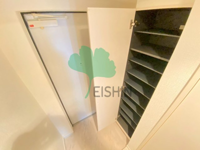 【玄関】 | ポルトデュボヌール | 下駄箱もしっかりついてます！