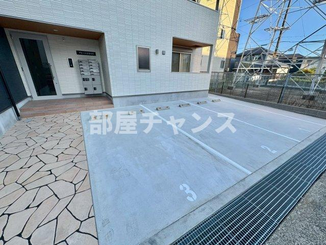 名古屋市中村区八社１丁目のアパートの駐車場