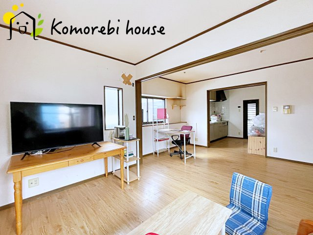 上尾市大字上　中古一戸建ての居間・リビング|ゆったりとしたリビングです