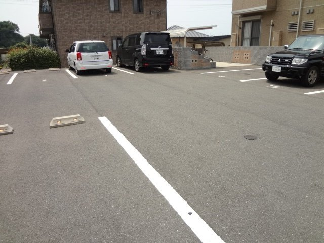 ブリエ　B棟の駐車場