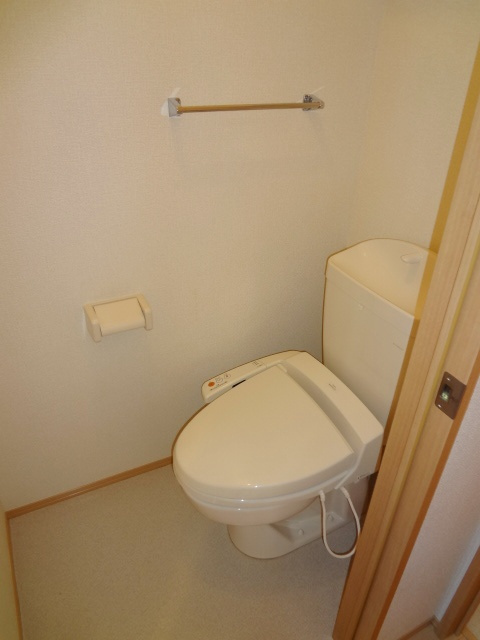 ブリエ　B棟のトイレ|落ち着いた色調のトイレです