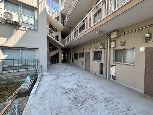 天城ビルの駐車場