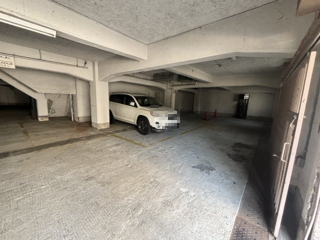天城ビルの駐車場