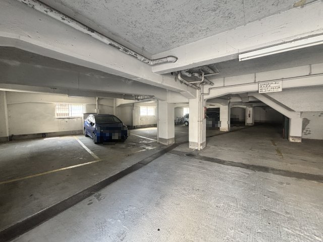 天城ビルの駐車場