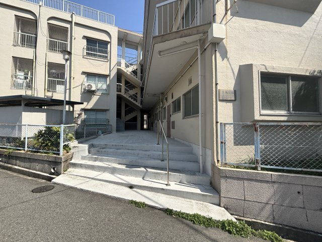 天城ビルのエントランス