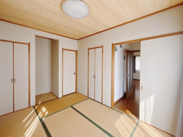 【中古戸建】足利市毛野新町の和室|■和室｜和室を書斎にしたり、冬にはコタツを敷いて家族みんなで年越しをするのもいいですね。家族みんなのお気に入りの空間になります♪