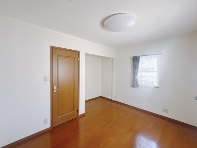 【中古戸建】足利市毛野新町の洋室|■洋室｜ナチュラルカラーの床です。模様替えなどとても楽しく工夫できます♪陽当たり、風通しもとても良いので毎日快適な生活スタートです！子供部屋にも良いですね♪