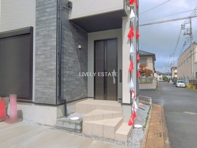 越谷市東越谷10丁目 新築分譲住宅 全2棟 2号棟の玄関