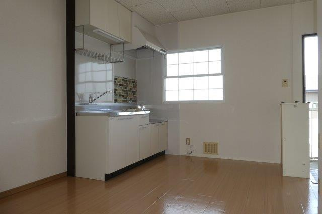 ツインβの内装|ダイニングキッチン