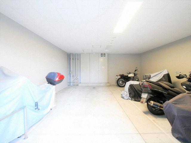 エスリード南堀江レジデンスの駐車場