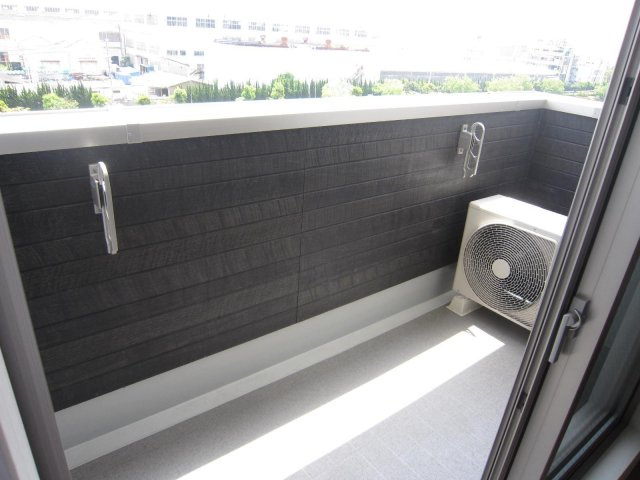 JJリバーサイド三条のバルコニー