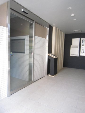 JJリバーサイド三条のエントランス