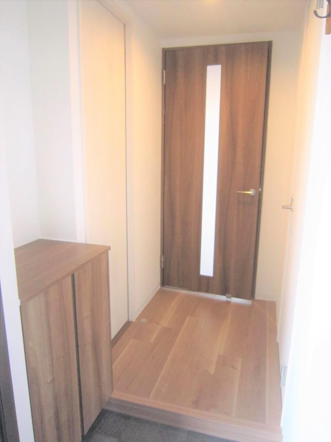 JJリバーサイド三条の玄関