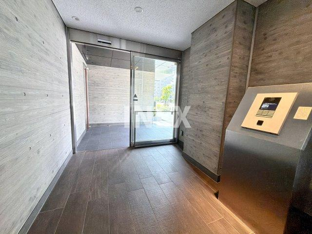 横浜市西区中央２丁目の賃貸マンションのエントランス