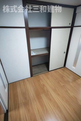 大里マンションの玄関