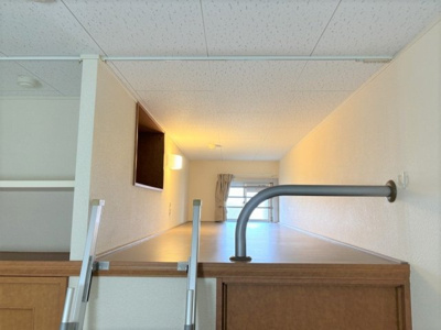 【居間・リビング】 | レオパレス東本町 | こちらの居間で趣味の時間をお楽しみください