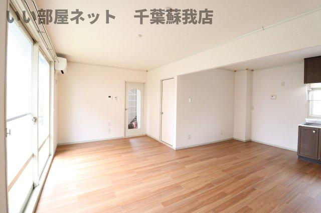 サンハイム浜野Ａの居間・リビング|こちらの居間で趣味の時間をお楽しみください
