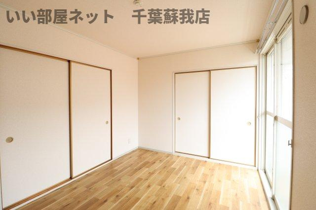 サンハイム浜野Ａの寝室|広くて明るい寝室