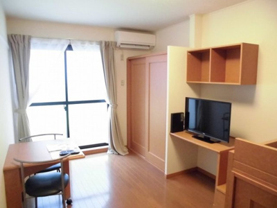 【居間・リビング】 | レオパレスサニーコート中山 | こちらのリビングで趣味の時間をお楽しみください