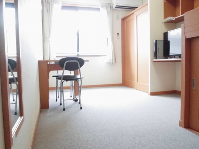 【居間・リビング】 | レオパレスサニーコート中山 | こちらの居間で趣味の時間をお楽しみください