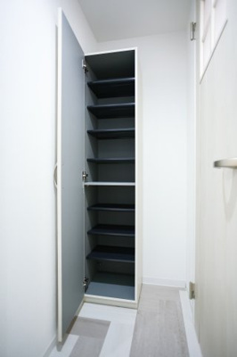 【玄関】 | Calm下曽根 | シューズボックスが付いています※写真は類似です