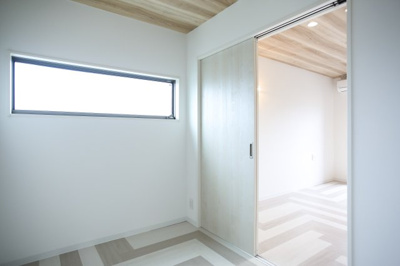 【洋室】 | Calm下曽根 | 明るい洋室です※写真は類似です