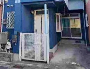 【玄関】 | 西宮市上田中町　中古戸建 | １台駐車可能