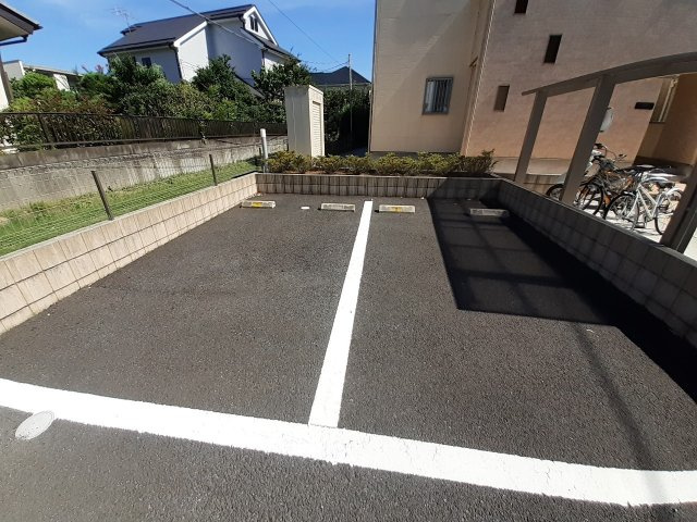 スクワイアの駐車場|車をお持ちの方に嬉しい駐車場付きの物件です