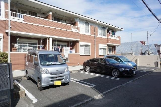 ミルト　プレッソの駐車場|駐車場があるので、車を買う予定の方も安心です