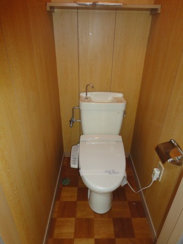 坂戸市三光町の賃貸マンションのトイレ|落ち着いた色調のトイレです