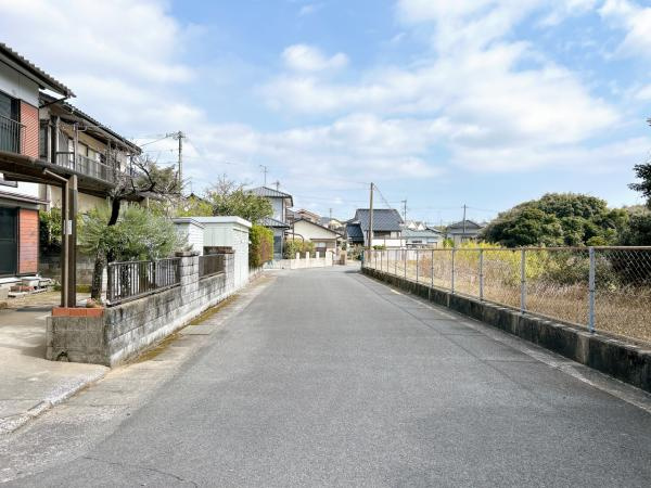 【前面道路含む現地写真】