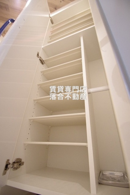 【収納】 | シャトーライフ相模原Ⅵ | たっぷり入る天井高シューズ収納♪