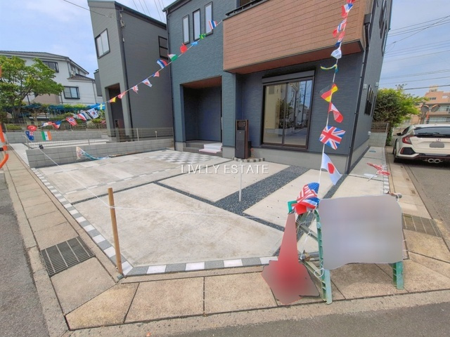 草加市新里町 新築分譲住宅 全2棟 2号棟の駐車場