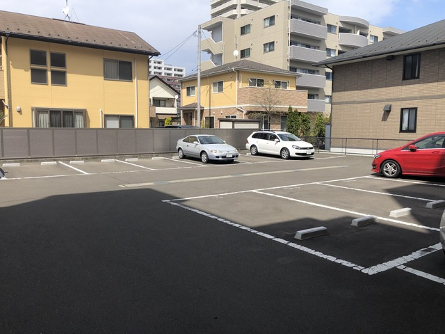 ウィンズウッドの駐車場