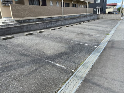 【駐車場】 | エクシードマンション | 駐車場１台付き！２台目3,300円でご利用可能です。