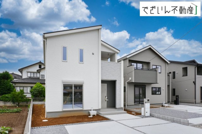 【外観】 | Livele Garden.S加須市花崎   新築住宅 | ≪3号棟≫街並みに馴染む、シンプルで洗練された佇まい。暮らしにちょっとした遊び心を添えてくれるお家です。
現地(2026年7月撮影)